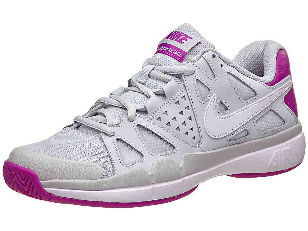 popular womens nike tennis shoes