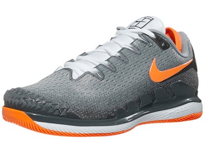 gray nike tennis shoes