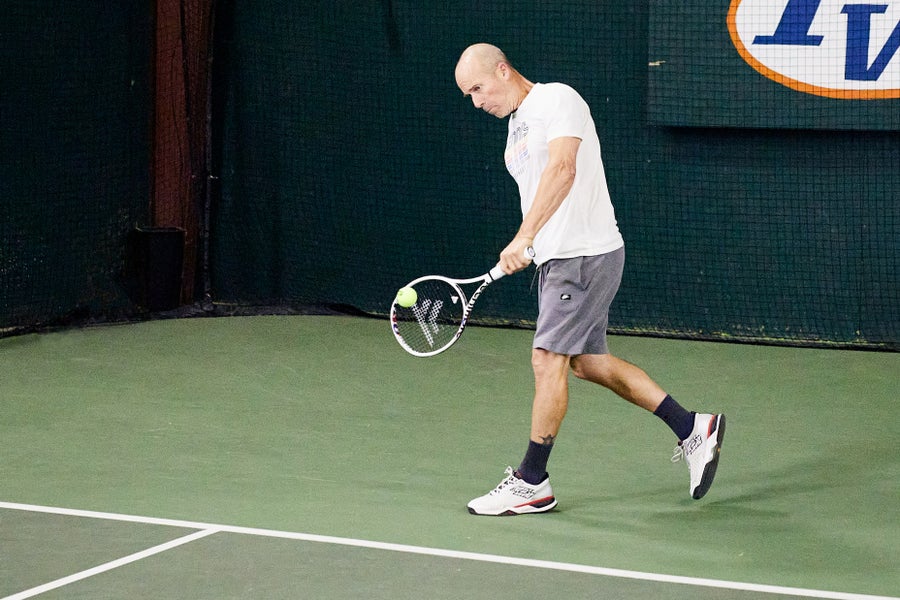 TW playtester hitting a backhand with the TF40 305 18x20.