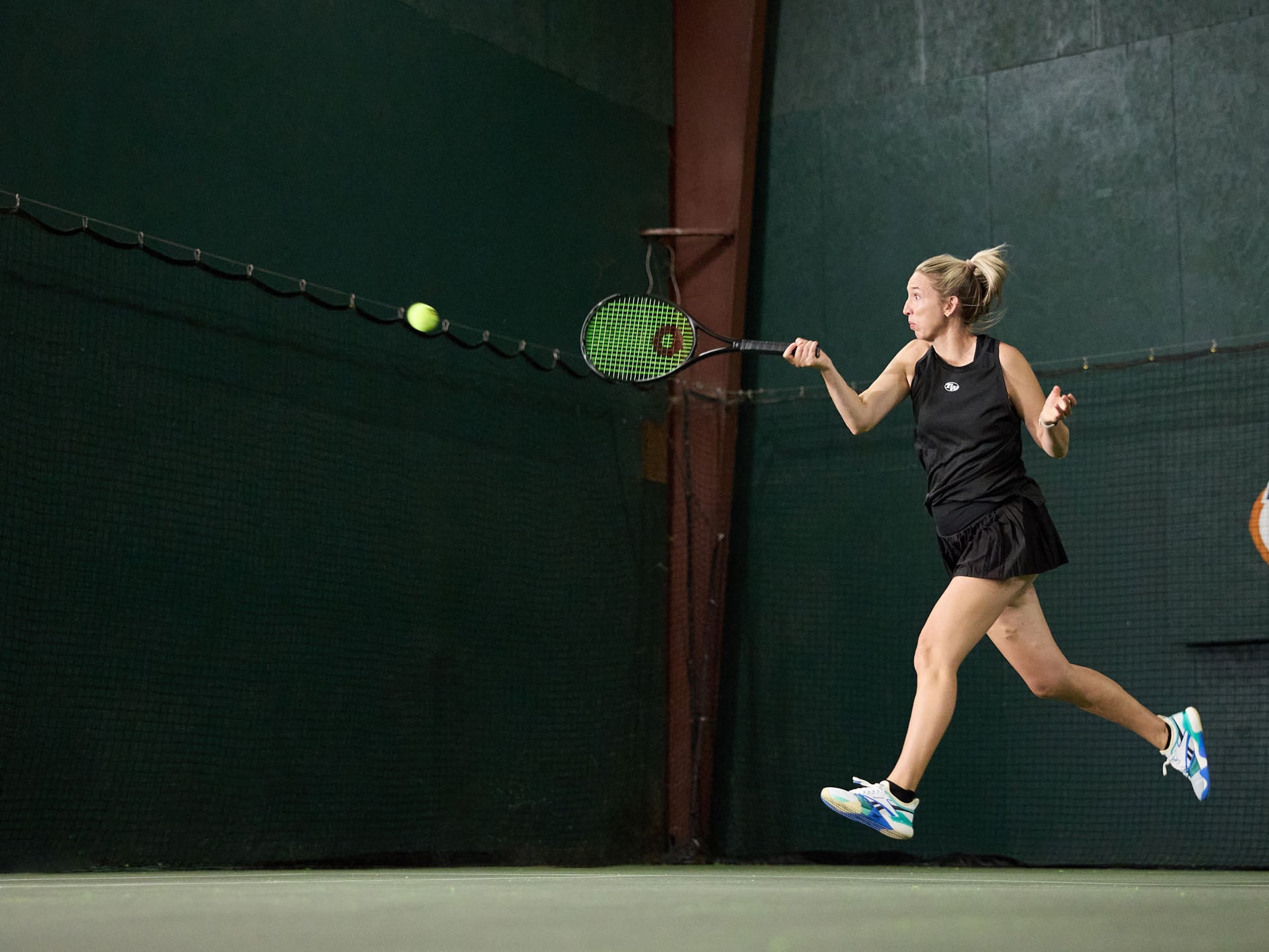 TW playtester hitting a forehand with the Solinco Blackout 300 XTD+.