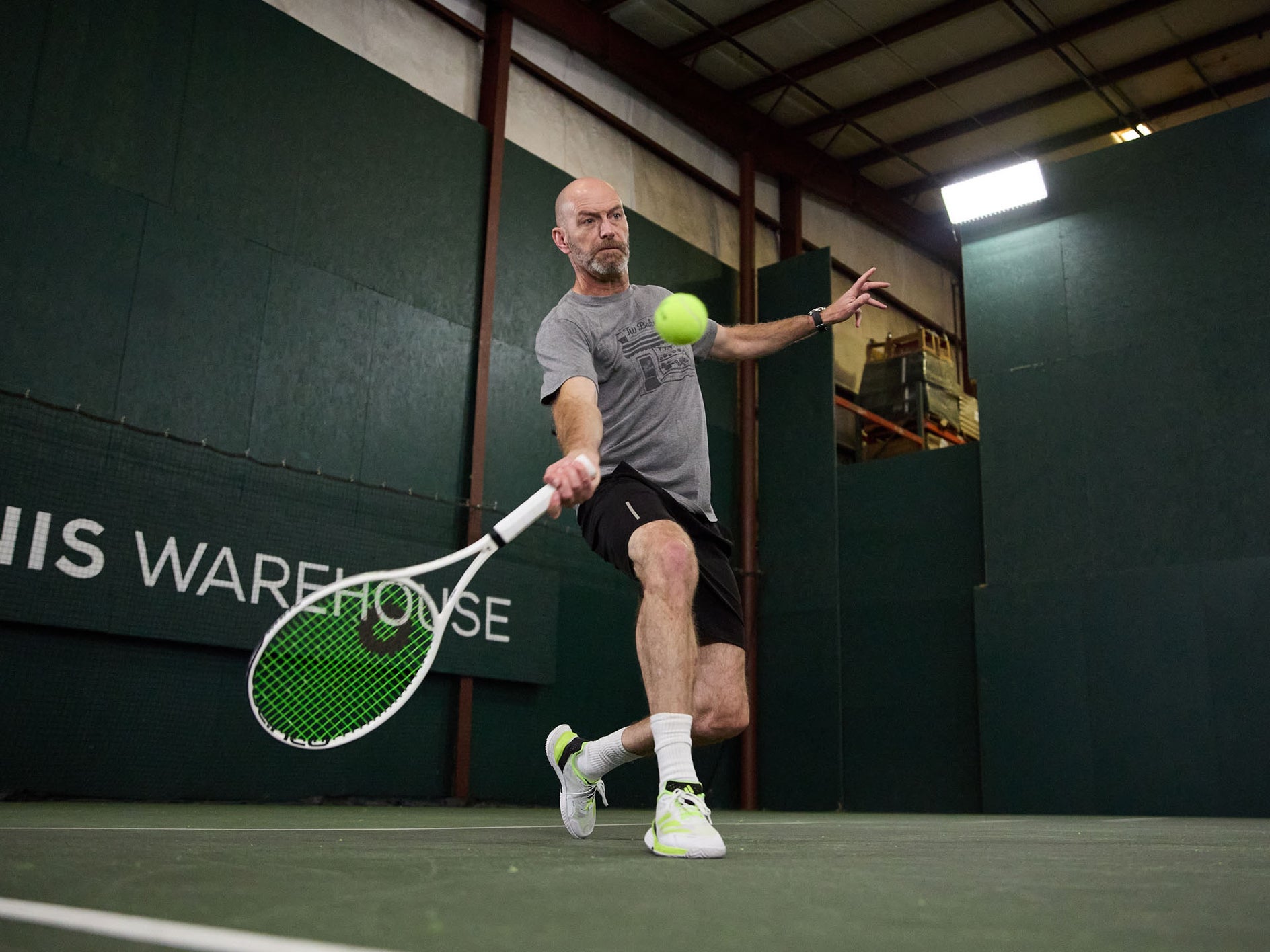 TW playtester hitting a forehand with the Solinco Whiteout XTD+.