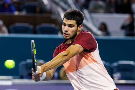 Alcaraz hitting a backhand. 